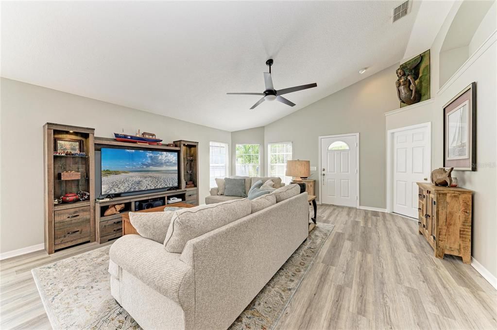 For Sale: $435,000 (3 beds, 2 baths, 1506 Square Feet)