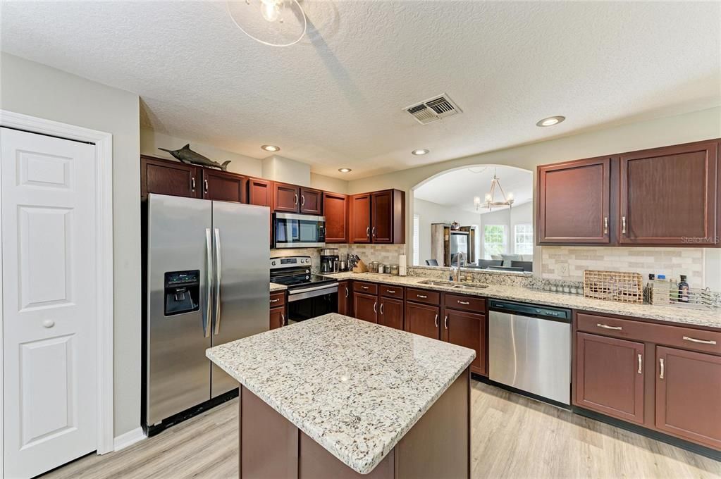 For Sale: $435,000 (3 beds, 2 baths, 1506 Square Feet)