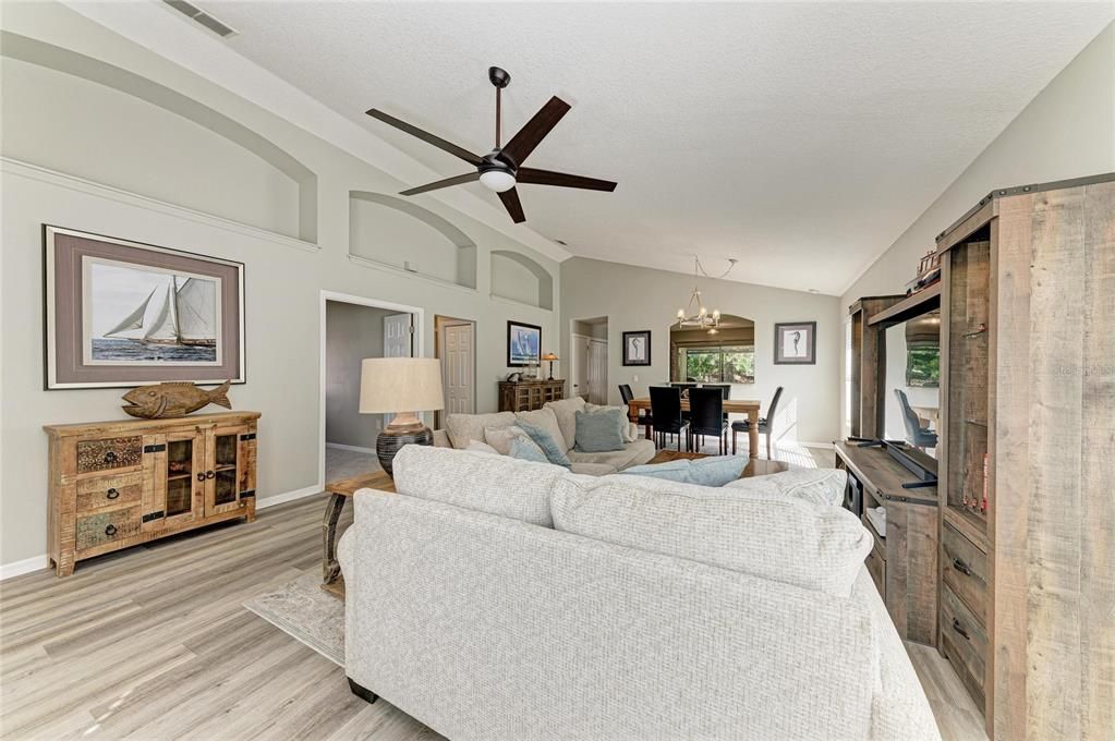 For Sale: $435,000 (3 beds, 2 baths, 1506 Square Feet)