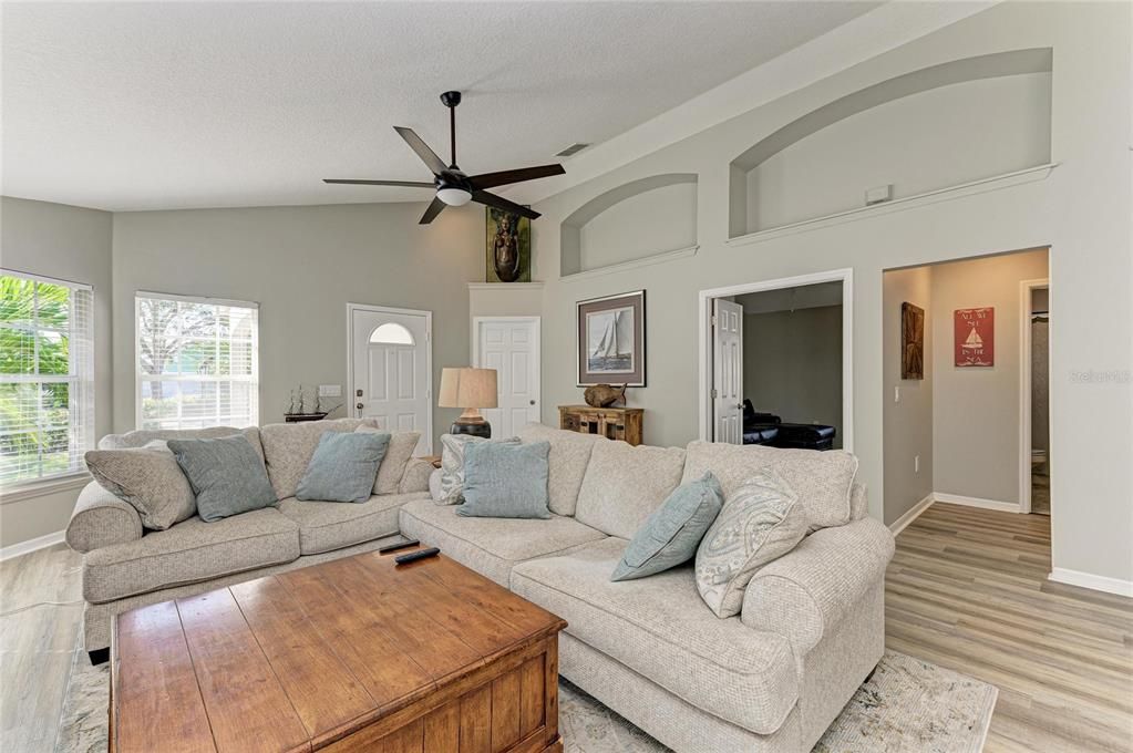 For Sale: $435,000 (3 beds, 2 baths, 1506 Square Feet)