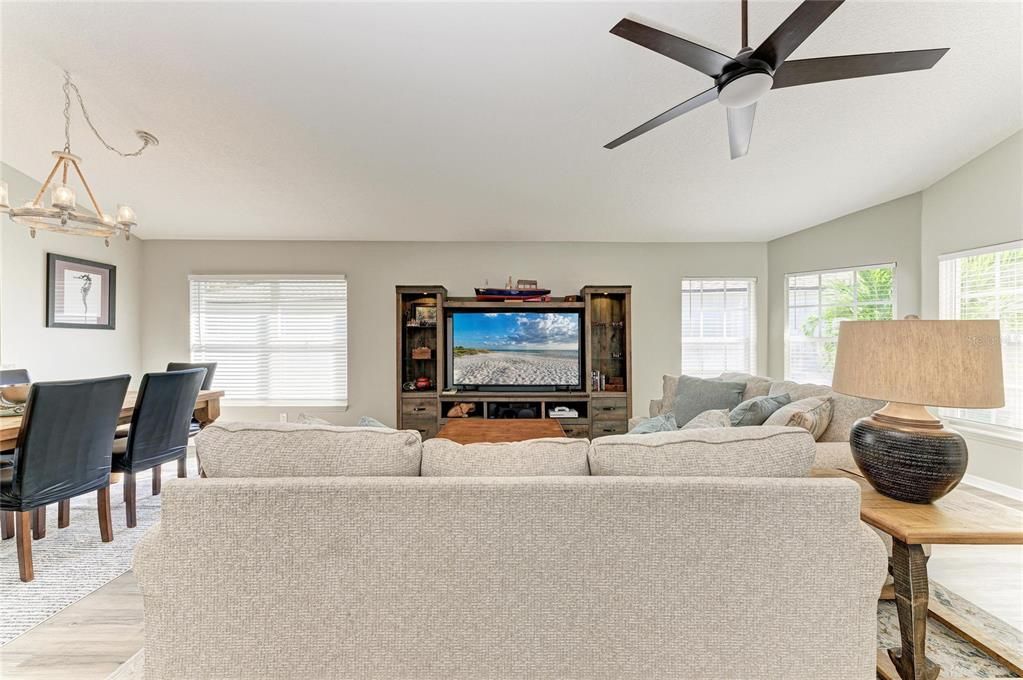 For Sale: $435,000 (3 beds, 2 baths, 1506 Square Feet)