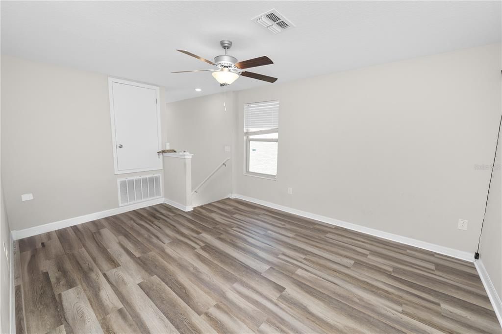 For Sale: $449,900 (5 beds, 3 baths, 2492 Square Feet)