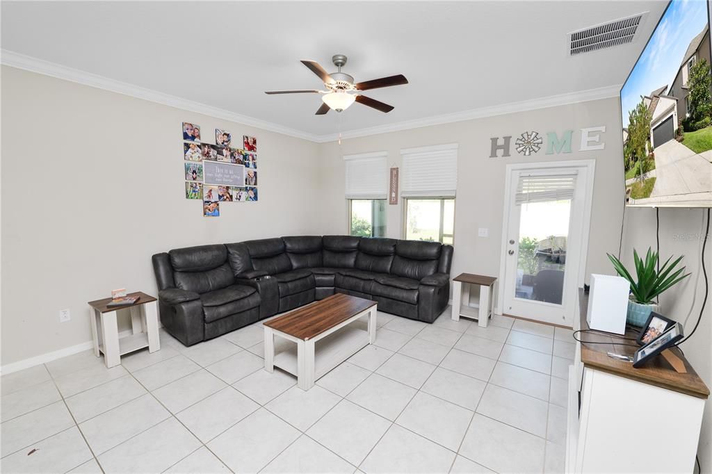 For Sale: $449,900 (5 beds, 3 baths, 2492 Square Feet)