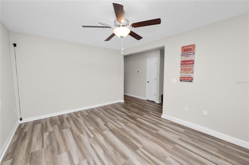 For Sale: $449,900 (5 beds, 3 baths, 2492 Square Feet)