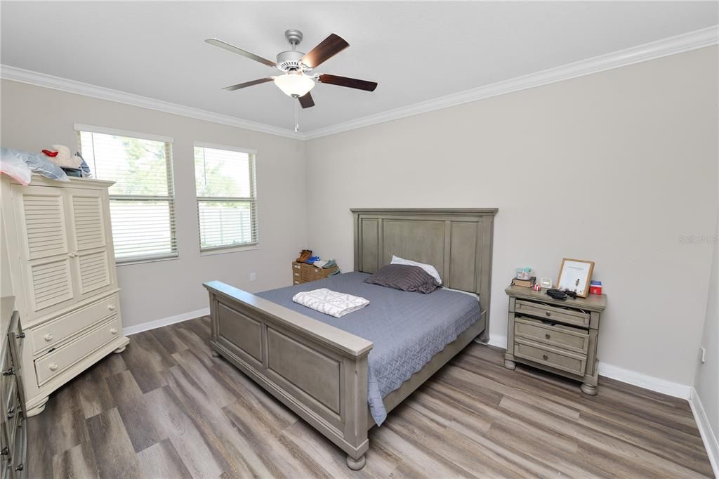 For Sale: $449,900 (5 beds, 3 baths, 2492 Square Feet)