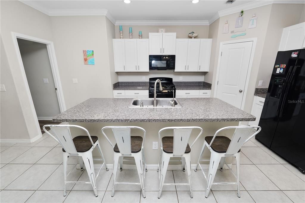 For Sale: $449,900 (5 beds, 3 baths, 2492 Square Feet)