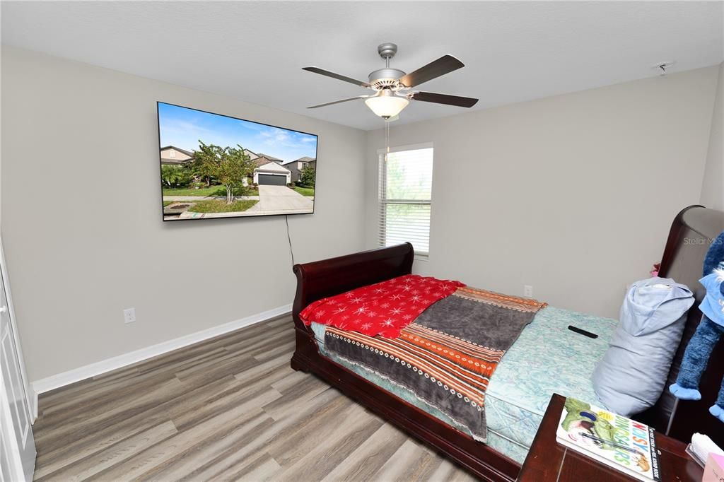 For Sale: $449,900 (5 beds, 3 baths, 2492 Square Feet)