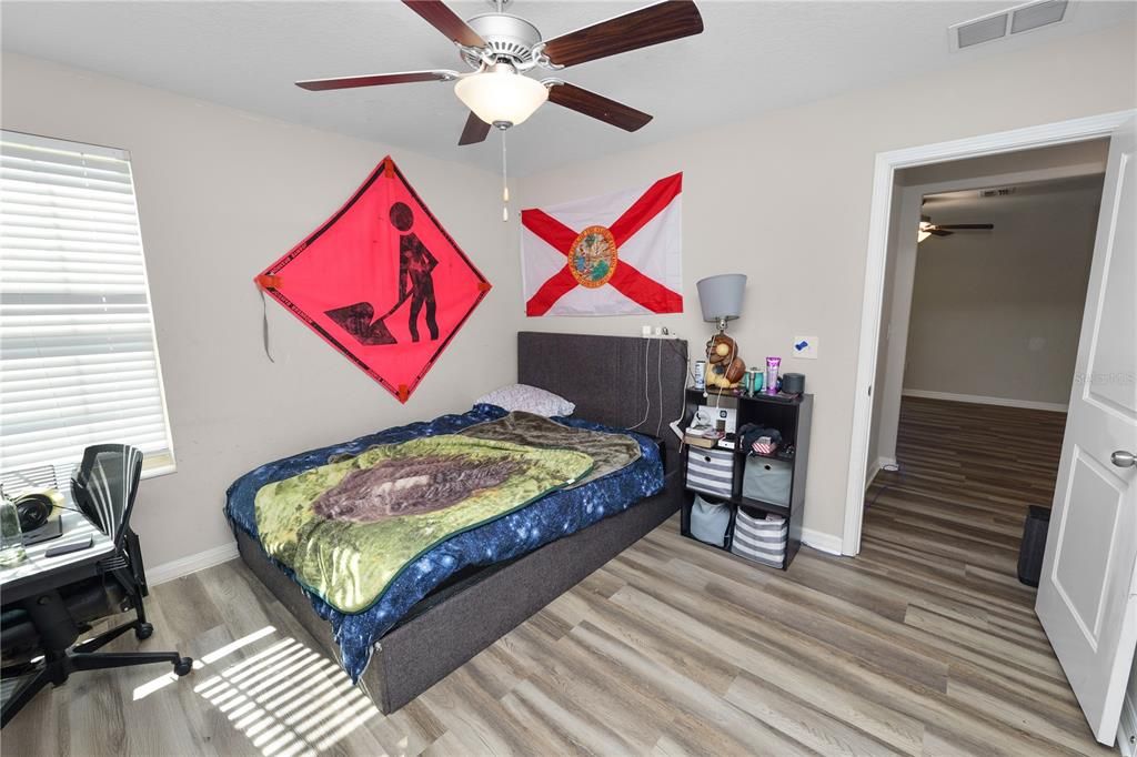 For Sale: $449,900 (5 beds, 3 baths, 2492 Square Feet)