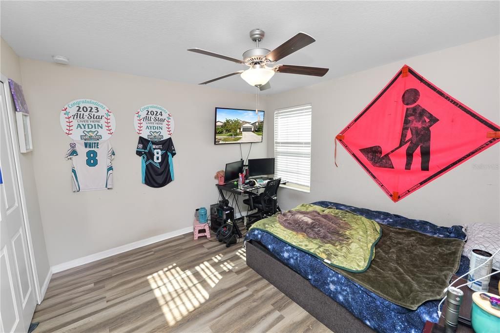 For Sale: $449,900 (5 beds, 3 baths, 2492 Square Feet)