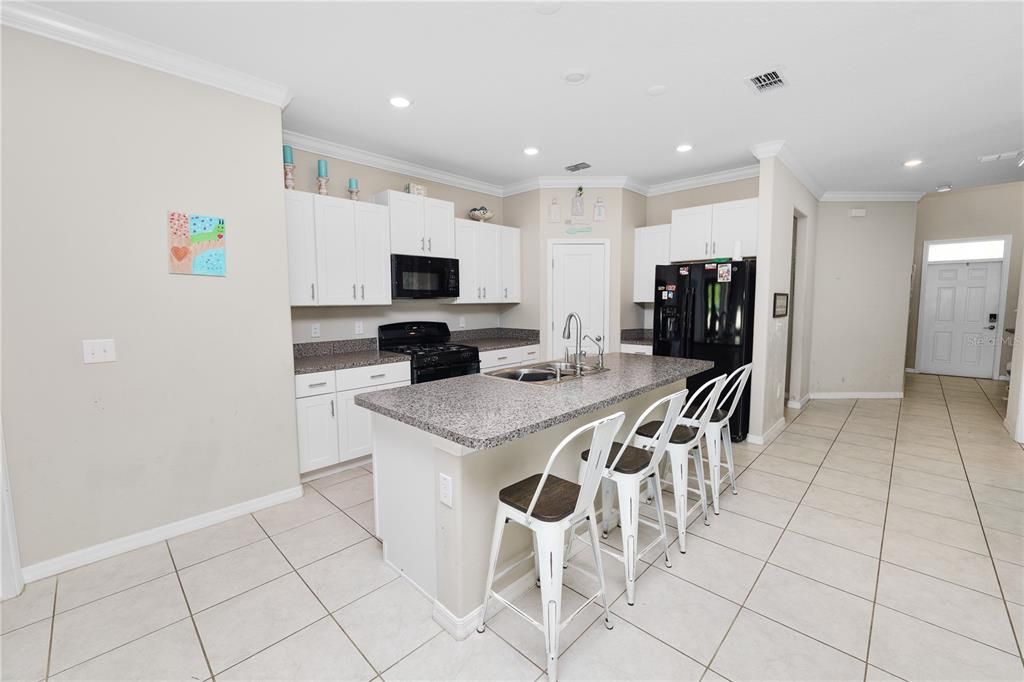 For Sale: $449,900 (5 beds, 3 baths, 2492 Square Feet)