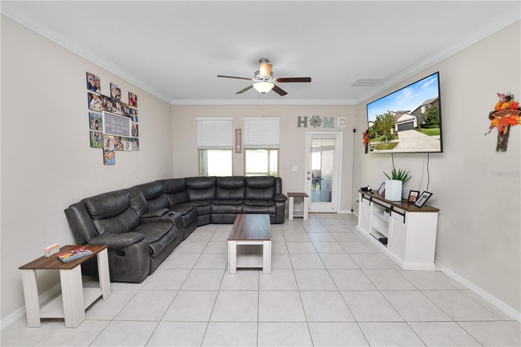 For Sale: $449,900 (5 beds, 3 baths, 2492 Square Feet)