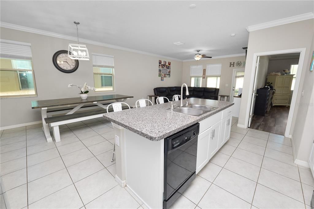 For Sale: $449,900 (5 beds, 3 baths, 2492 Square Feet)