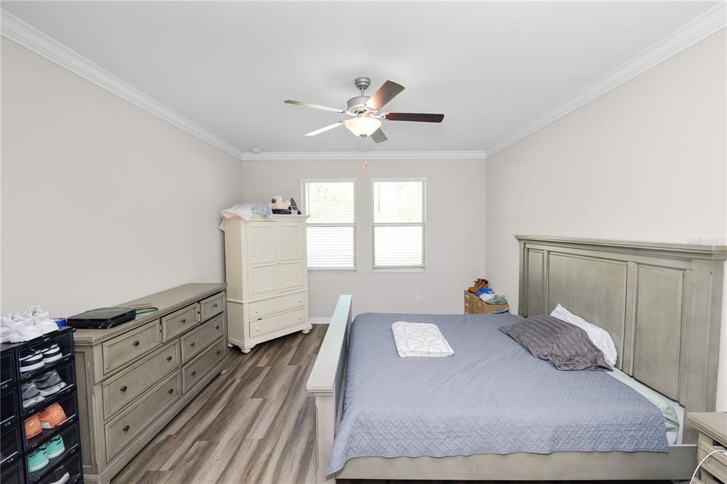 For Sale: $449,900 (5 beds, 3 baths, 2492 Square Feet)