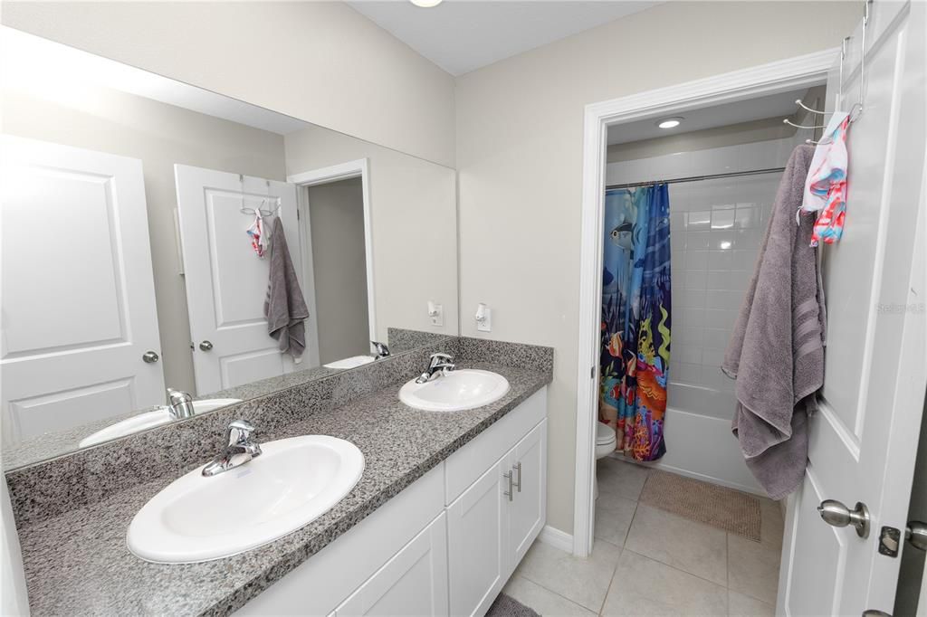 For Sale: $449,900 (5 beds, 3 baths, 2492 Square Feet)