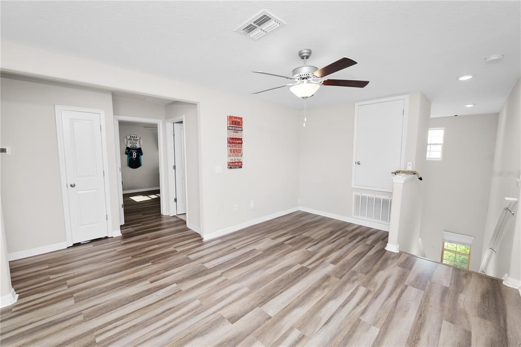 For Sale: $449,900 (5 beds, 3 baths, 2492 Square Feet)