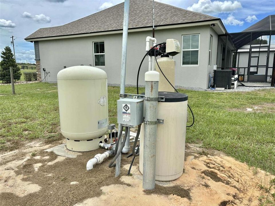 Active With Contract: $999,000 (4 beds, 2 baths, 2255 Square Feet)