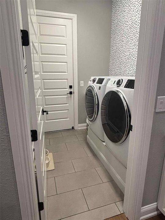 Active With Contract: $999,000 (4 beds, 2 baths, 2255 Square Feet)