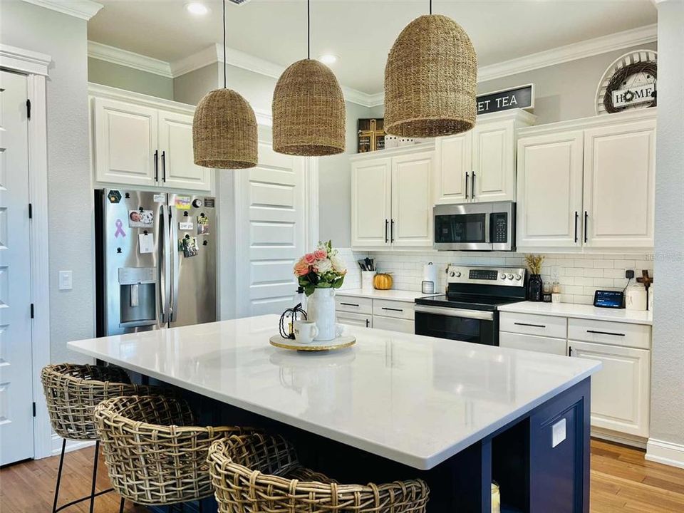 Active With Contract: $999,000 (4 beds, 2 baths, 2255 Square Feet)