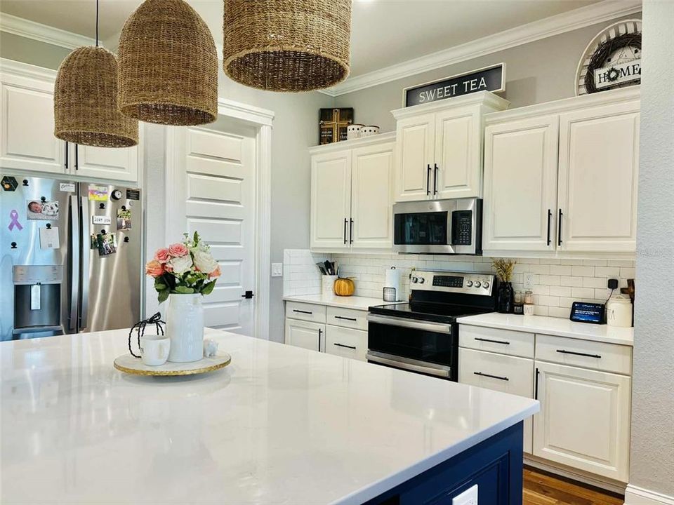 Active With Contract: $999,000 (4 beds, 2 baths, 2255 Square Feet)