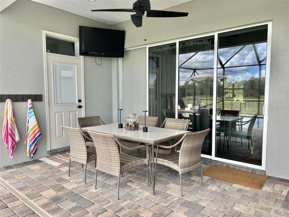 Active With Contract: $999,000 (4 beds, 2 baths, 2255 Square Feet)