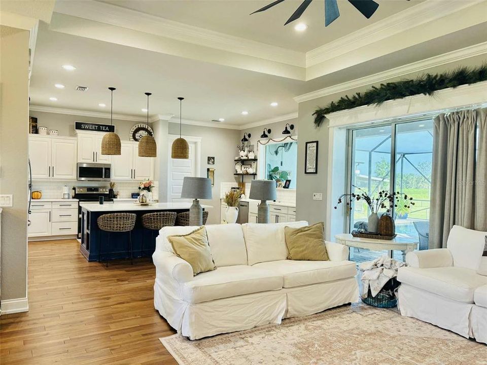 Active With Contract: $999,000 (4 beds, 2 baths, 2255 Square Feet)