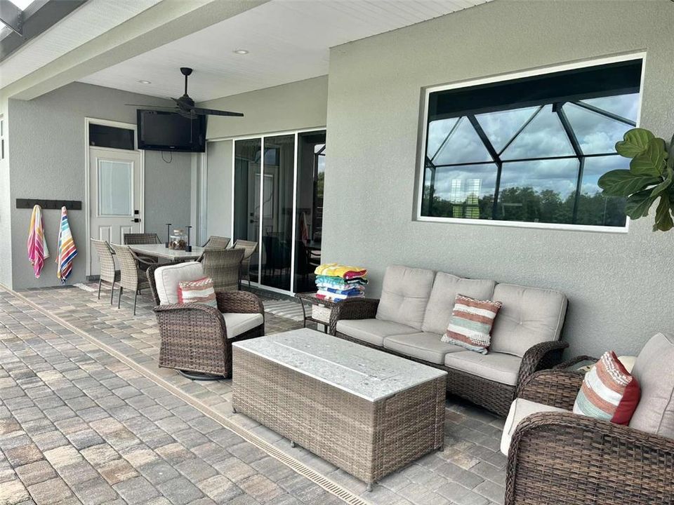 Active With Contract: $999,000 (4 beds, 2 baths, 2255 Square Feet)