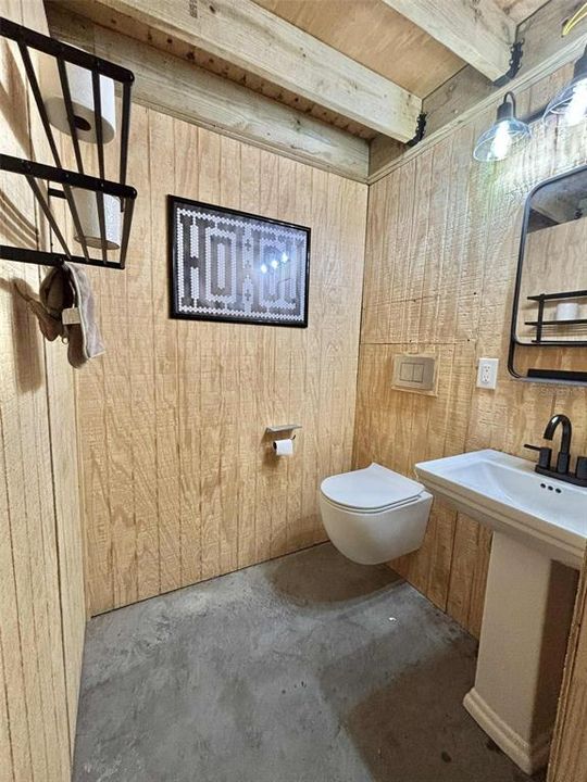 Active With Contract: $999,000 (4 beds, 2 baths, 2255 Square Feet)