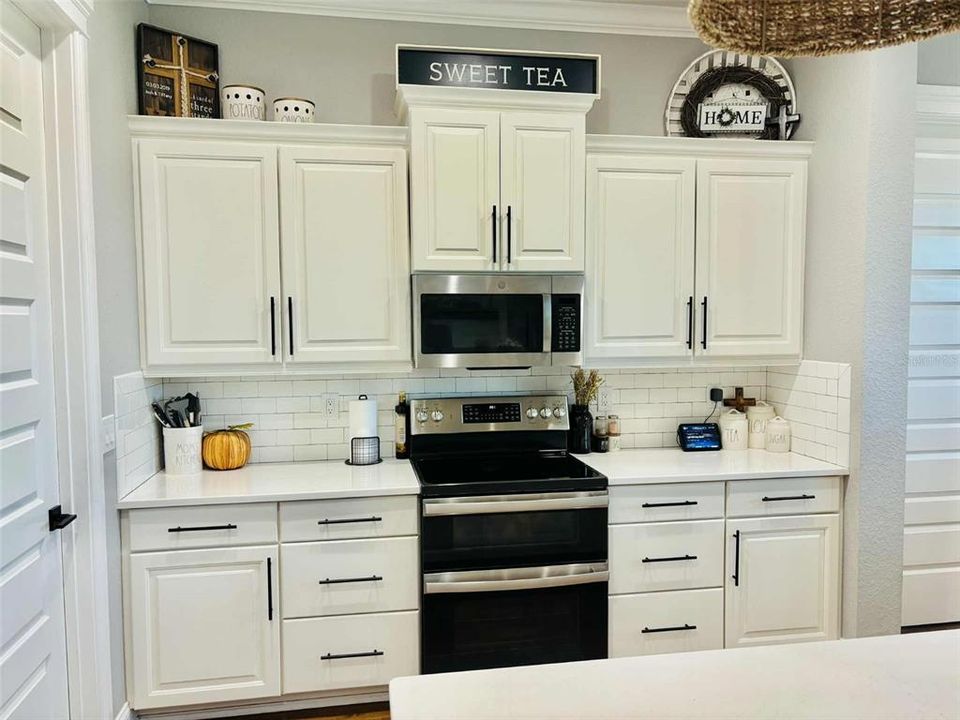 Active With Contract: $999,000 (4 beds, 2 baths, 2255 Square Feet)