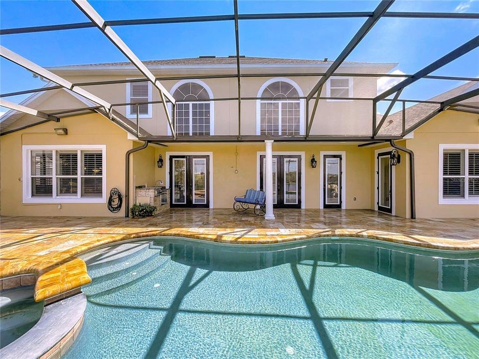 合同活跃: $965,000 (5 贝兹, 5 浴室, 4483 平方英尺)