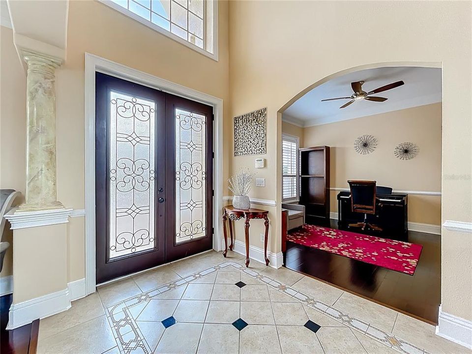 合同活跃: $965,000 (5 贝兹, 5 浴室, 4483 平方英尺)