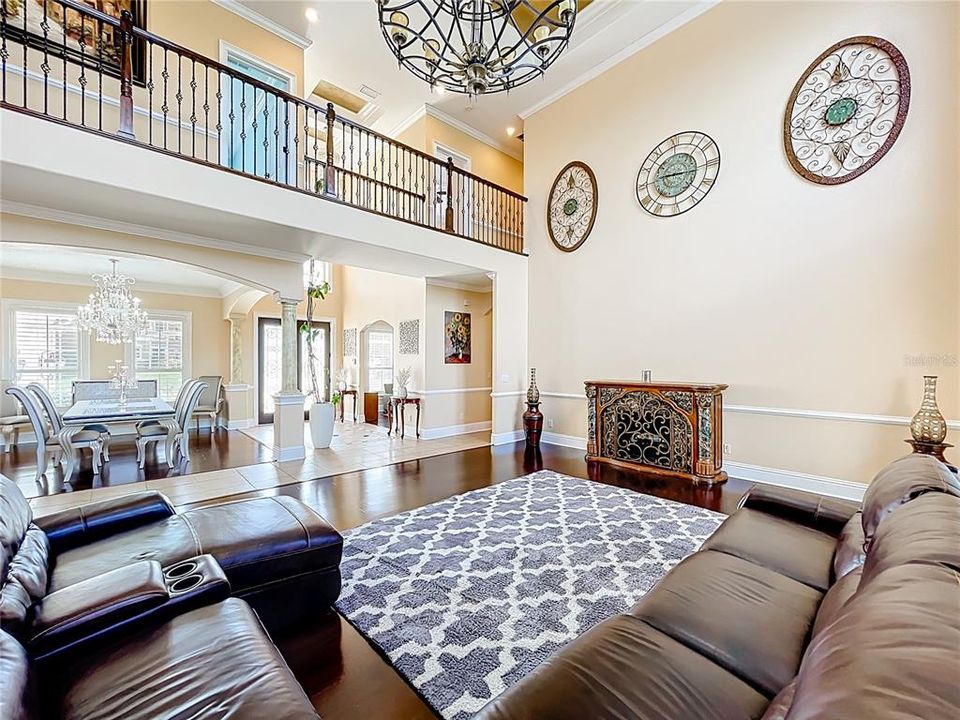 合同活跃: $965,000 (5 贝兹, 5 浴室, 4483 平方英尺)