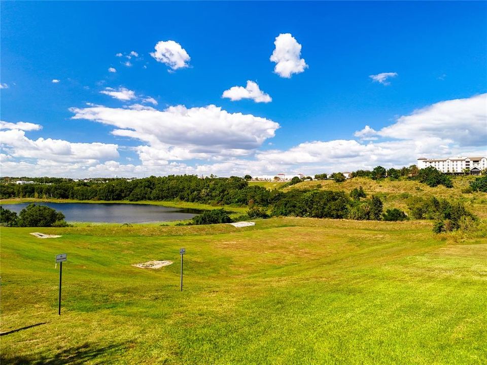 合同活跃: $965,000 (5 贝兹, 5 浴室, 4483 平方英尺)