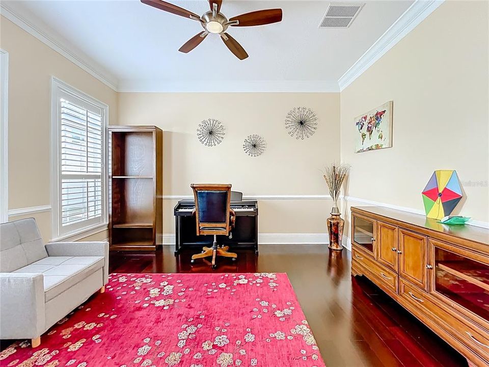 合同活跃: $965,000 (5 贝兹, 5 浴室, 4483 平方英尺)