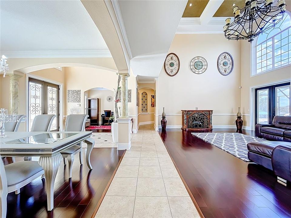 合同活跃: $965,000 (5 贝兹, 5 浴室, 4483 平方英尺)