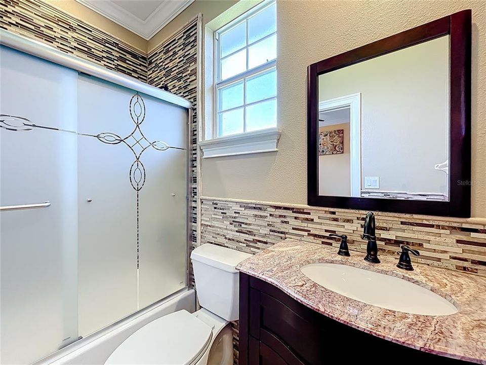 合同活跃: $965,000 (5 贝兹, 5 浴室, 4483 平方英尺)