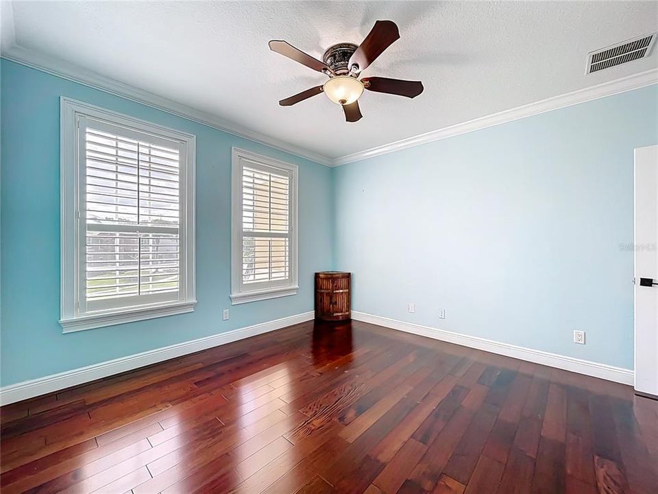 合同活跃: $965,000 (5 贝兹, 5 浴室, 4483 平方英尺)