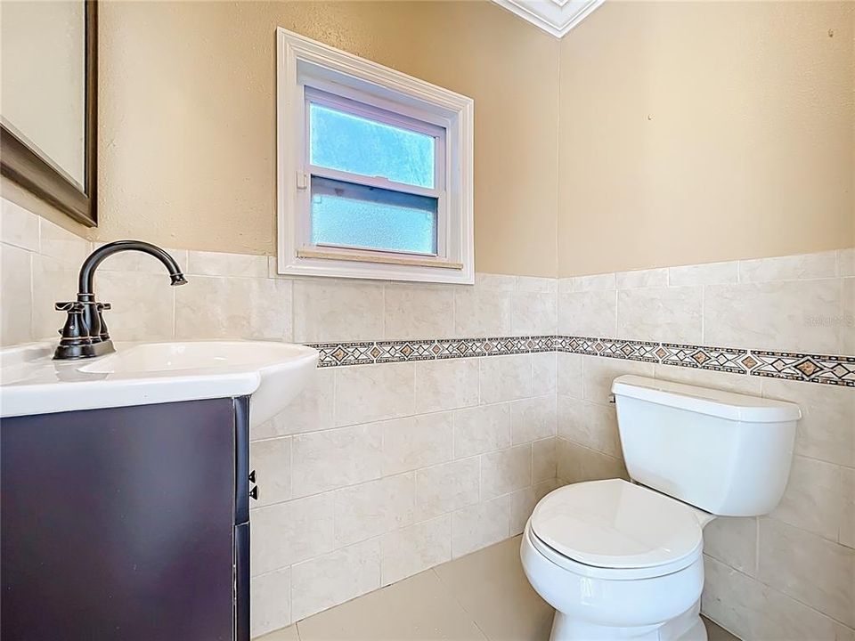 合同活跃: $965,000 (5 贝兹, 5 浴室, 4483 平方英尺)