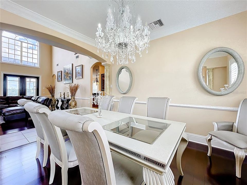 合同活跃: $965,000 (5 贝兹, 5 浴室, 4483 平方英尺)