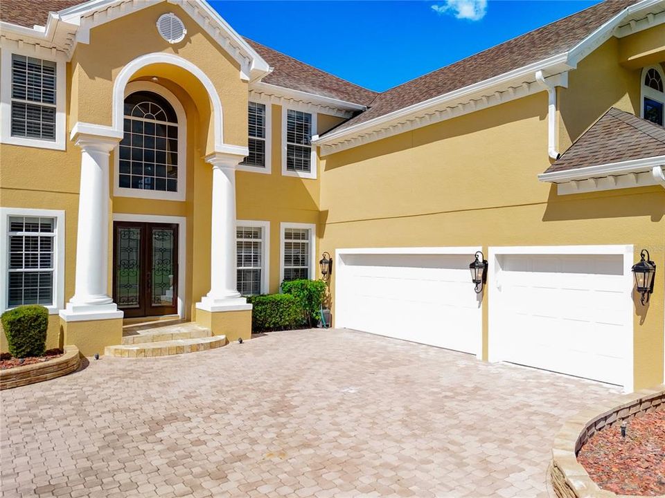 合同活跃: $965,000 (5 贝兹, 5 浴室, 4483 平方英尺)