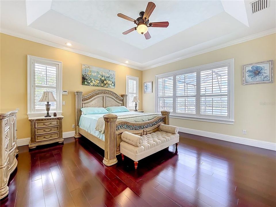 合同活跃: $965,000 (5 贝兹, 5 浴室, 4483 平方英尺)