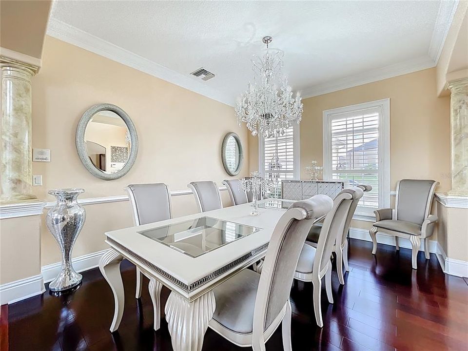 合同活跃: $965,000 (5 贝兹, 5 浴室, 4483 平方英尺)