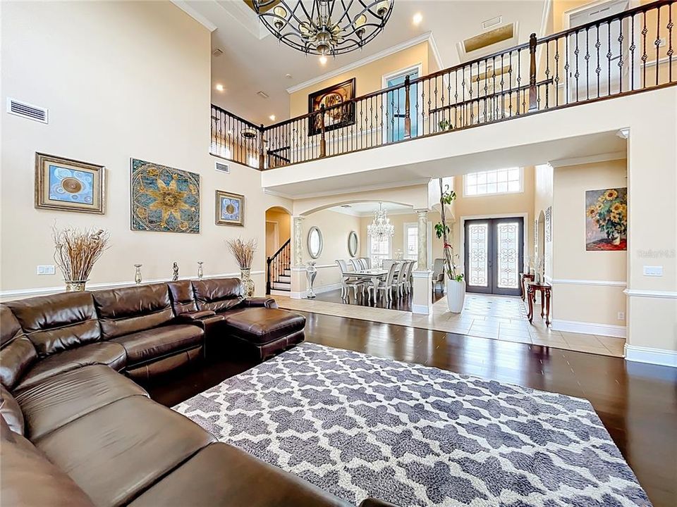 合同活跃: $965,000 (5 贝兹, 5 浴室, 4483 平方英尺)