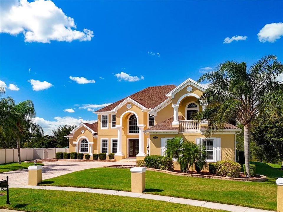 合同活跃: $965,000 (5 贝兹, 5 浴室, 4483 平方英尺)