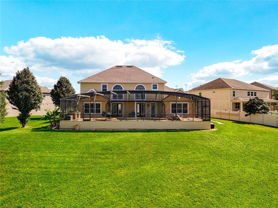 合同活跃: $965,000 (5 贝兹, 5 浴室, 4483 平方英尺)