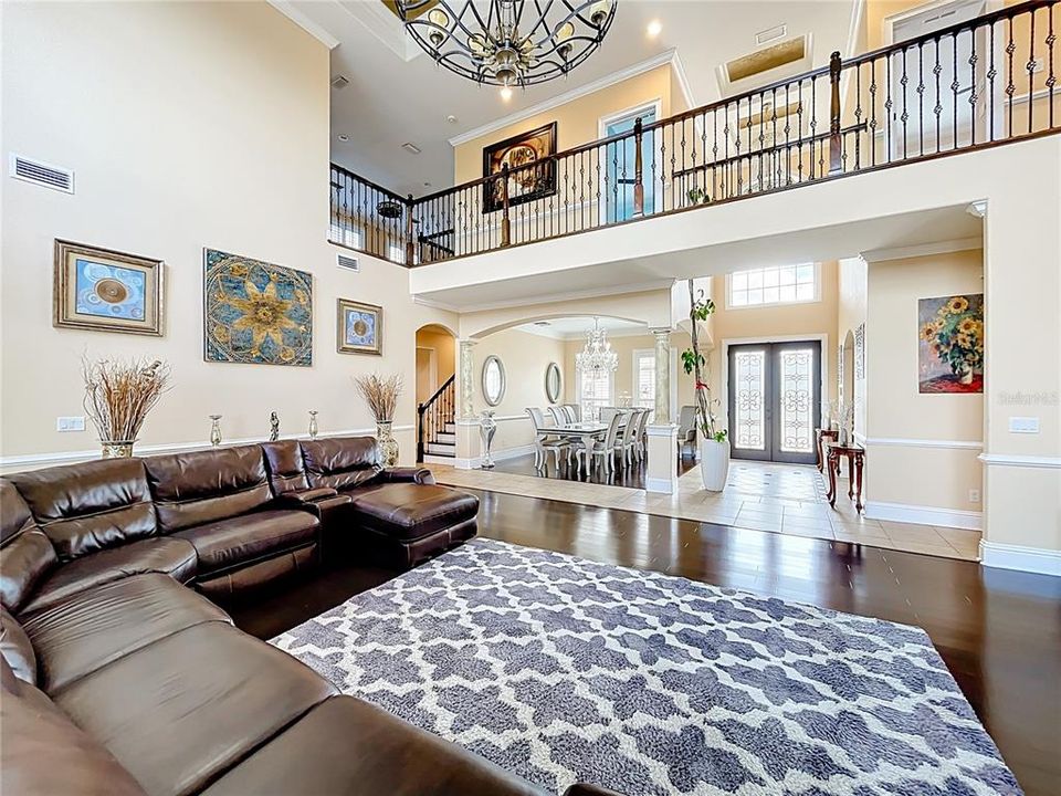 合同活跃: $965,000 (5 贝兹, 5 浴室, 4483 平方英尺)