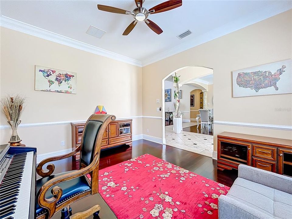 合同活跃: $965,000 (5 贝兹, 5 浴室, 4483 平方英尺)