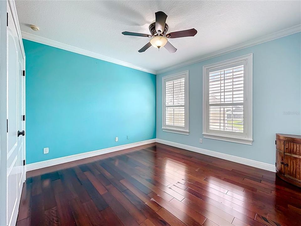 合同活跃: $965,000 (5 贝兹, 5 浴室, 4483 平方英尺)