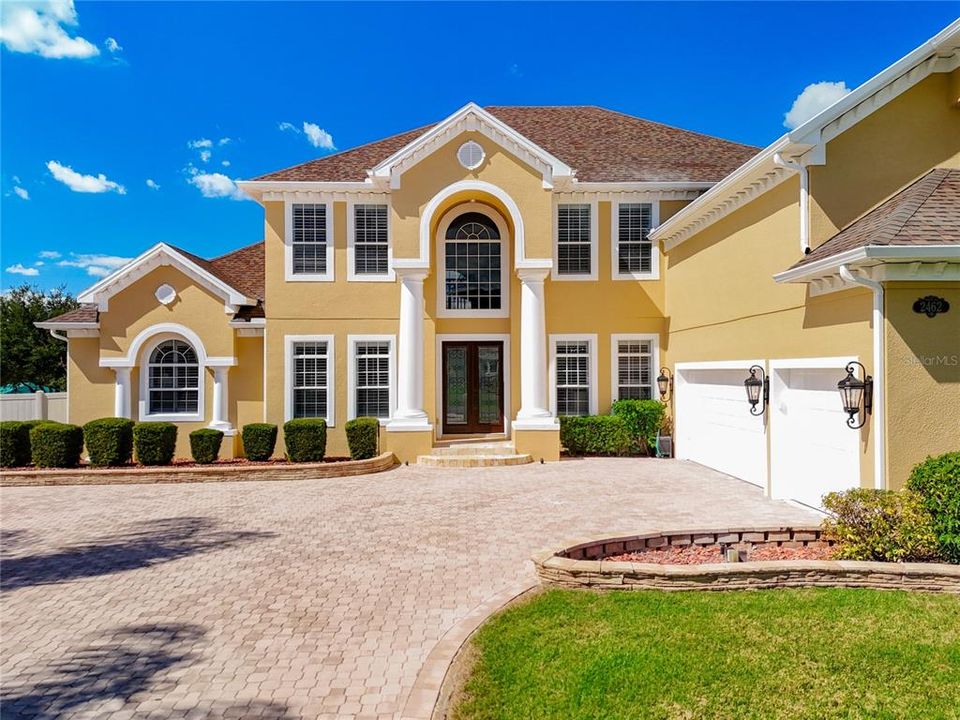 合同活跃: $965,000 (5 贝兹, 5 浴室, 4483 平方英尺)