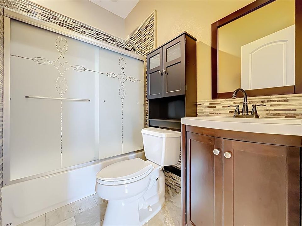 合同活跃: $965,000 (5 贝兹, 5 浴室, 4483 平方英尺)