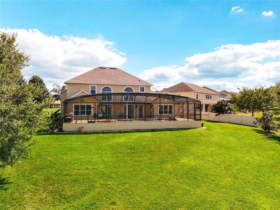 合同活跃: $965,000 (5 贝兹, 5 浴室, 4483 平方英尺)